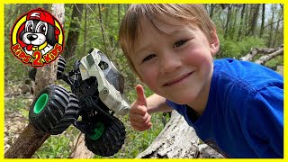 Alien Invasion & Blue Thunder PARK ADVENTURE | Monster Jam Toy Trucks (Father Son Daughter Playtime)