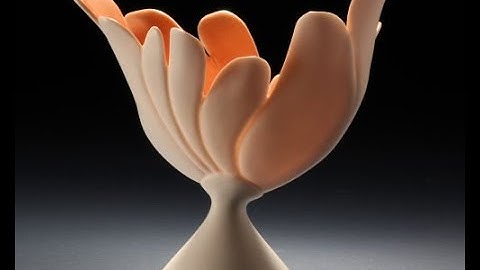 How to access the "Understanding Porcelain" online class with Antoinette Badenhorst.