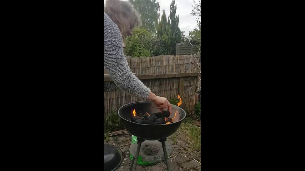Frauen können auch den Grill anschmeißen und grillen :-) - YouTube