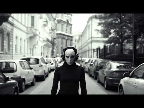 Majka és Curtis - Elvitted a szívemet (Official Music Video)