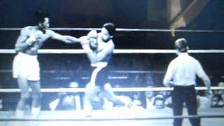 Floyd mayweather vs thomas hearns who would win in my opinion 10/09/2013