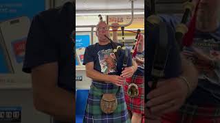 Scottish bagpiper takes over Toronto subway