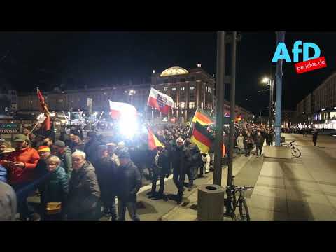Björn Höcke bei Pegida & 20minütiger Demozug, das sind 10.000 Patrioten, die auf der Straße waren