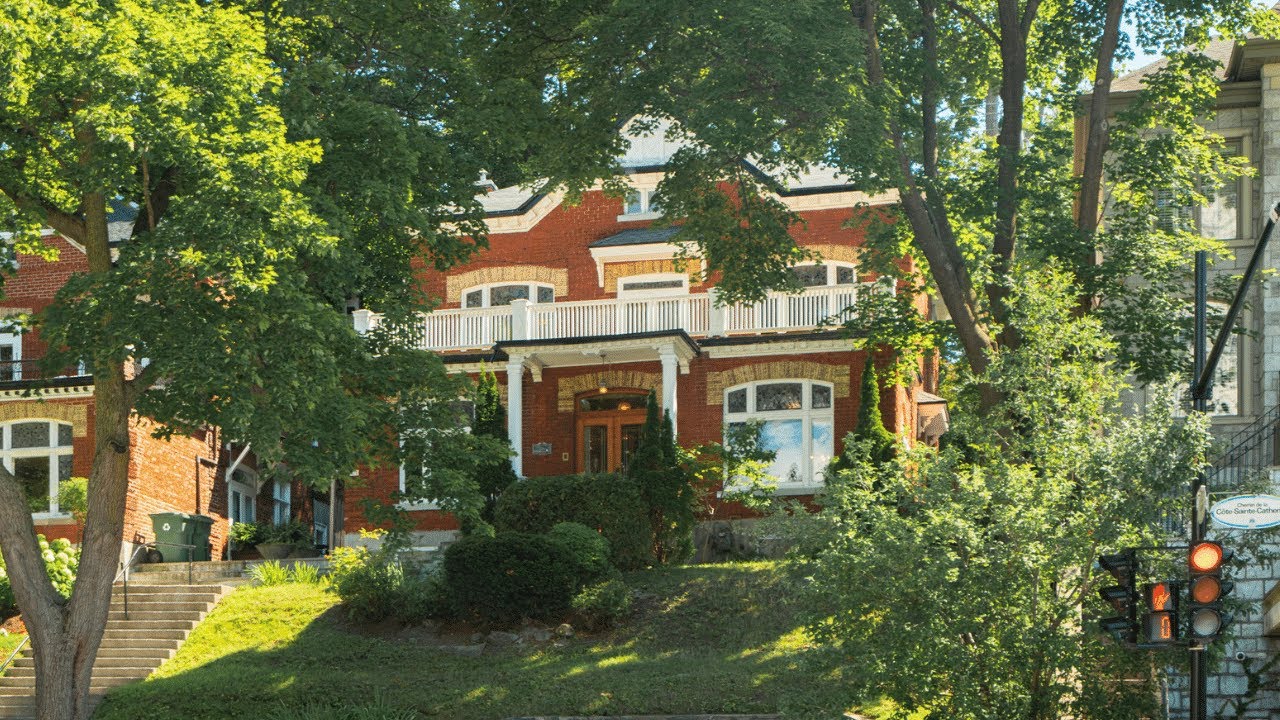 220, Ch. de la CôteSteCatherine 📍 Outremont YouTube