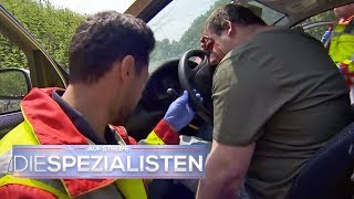 Schwerer Verkehrsunfall: Plätzetausch während der Fahrt? | Auf Streife - Die Spezialisten | SAT.1 TV Schwerer Verkehrsunfall: Plätzetausch während der Fahrt? | Auf Streife - Die Spezialisten | SAT.1 TV