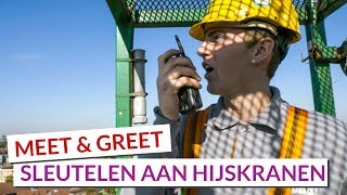 Sleutelen Aan Enorme Hijskranen Meet & Greet Bij Saan