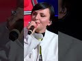 Gigi e Arisa duettano sulle note di “Non Amarmi”di @AleandroBaldi-2.0 sul palco di #thevoicekidsit