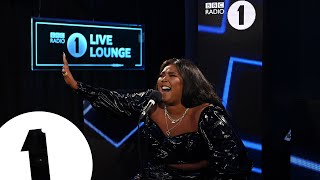 Video-Miniaturansicht von „Lizzo - Adore You (Harry Styles Cover) in the Live Lounge“