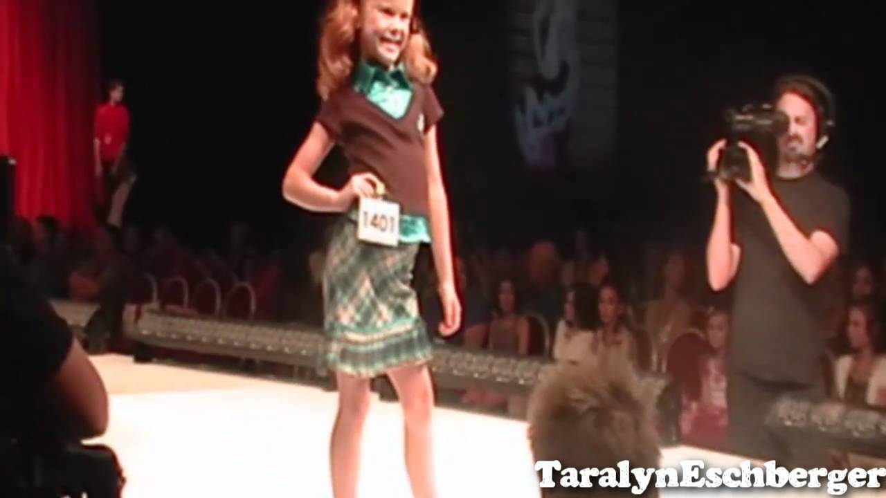 Taralyn Eschberger || Modelling ( iPOP Las Vegas 2010 )