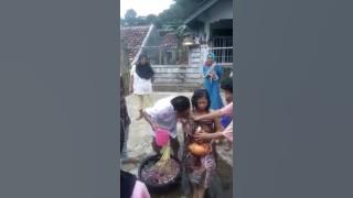 Prosesi siraman 7 bulanan.
