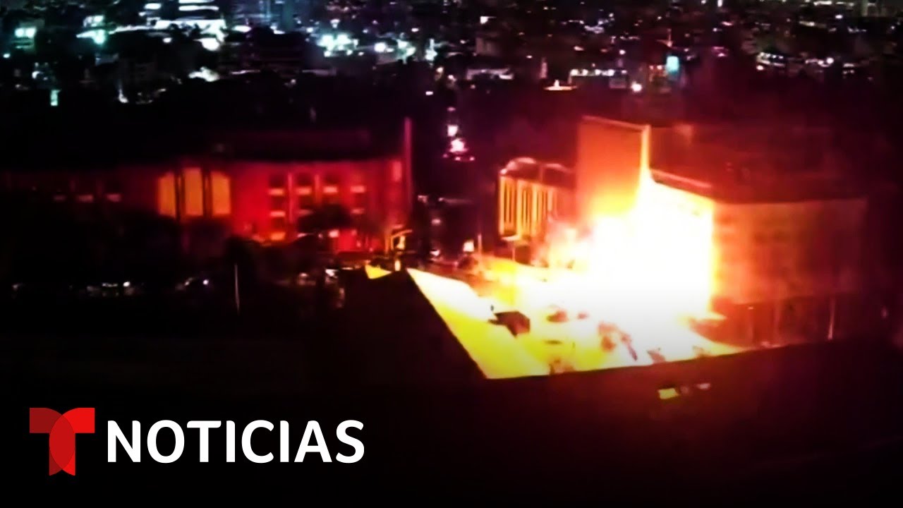 Imponente explosión en icónico restaurante estremece a Ciudad de México | Noticias Telemundo
