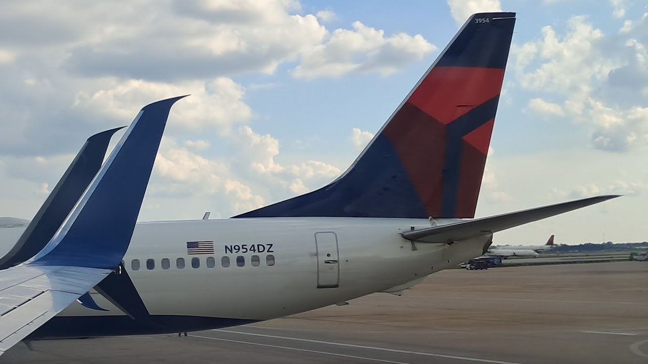 Delta Airlines (Skyteam) DL3219 ATL-SAV Atlanta Departure (Short Report)