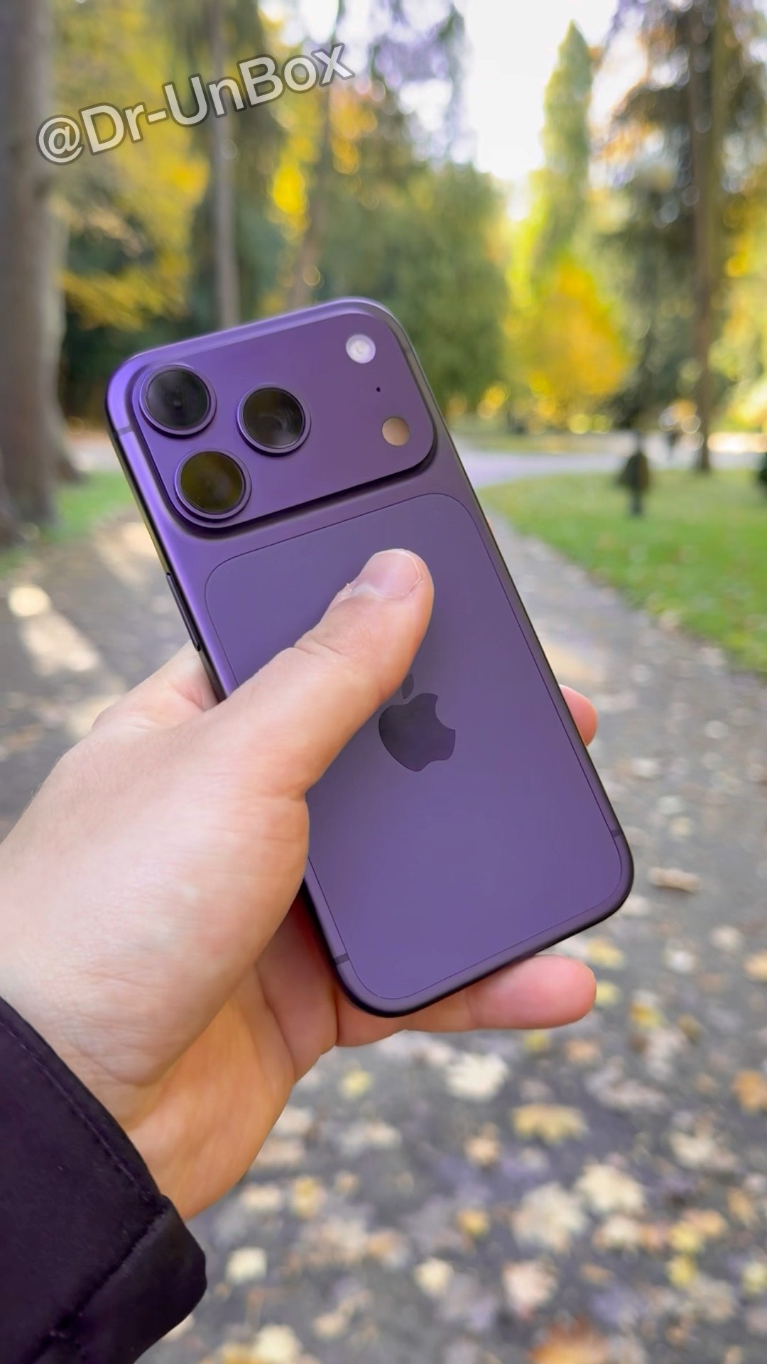 iphoneXR/iphone17PRO Deep Purple外装(限定色) Apple's new iPhone 17 Pro in a new Concept Color - Deep Purple