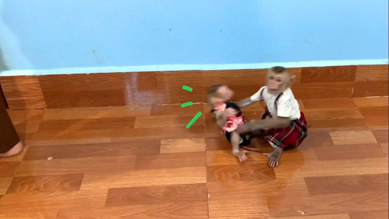 Nasttii Jueur Makinq Hrd To Tiny Jasmine When Mom Turn Back