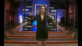 Sevilen Sunucu Öykü Serter Minili Kaçmaz