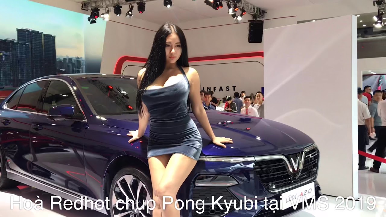 Võ Huỳnh Ngọc Phụng - Pong Kyubi chụp hình tại Vietnam Motor Show 2019 / VMS2019