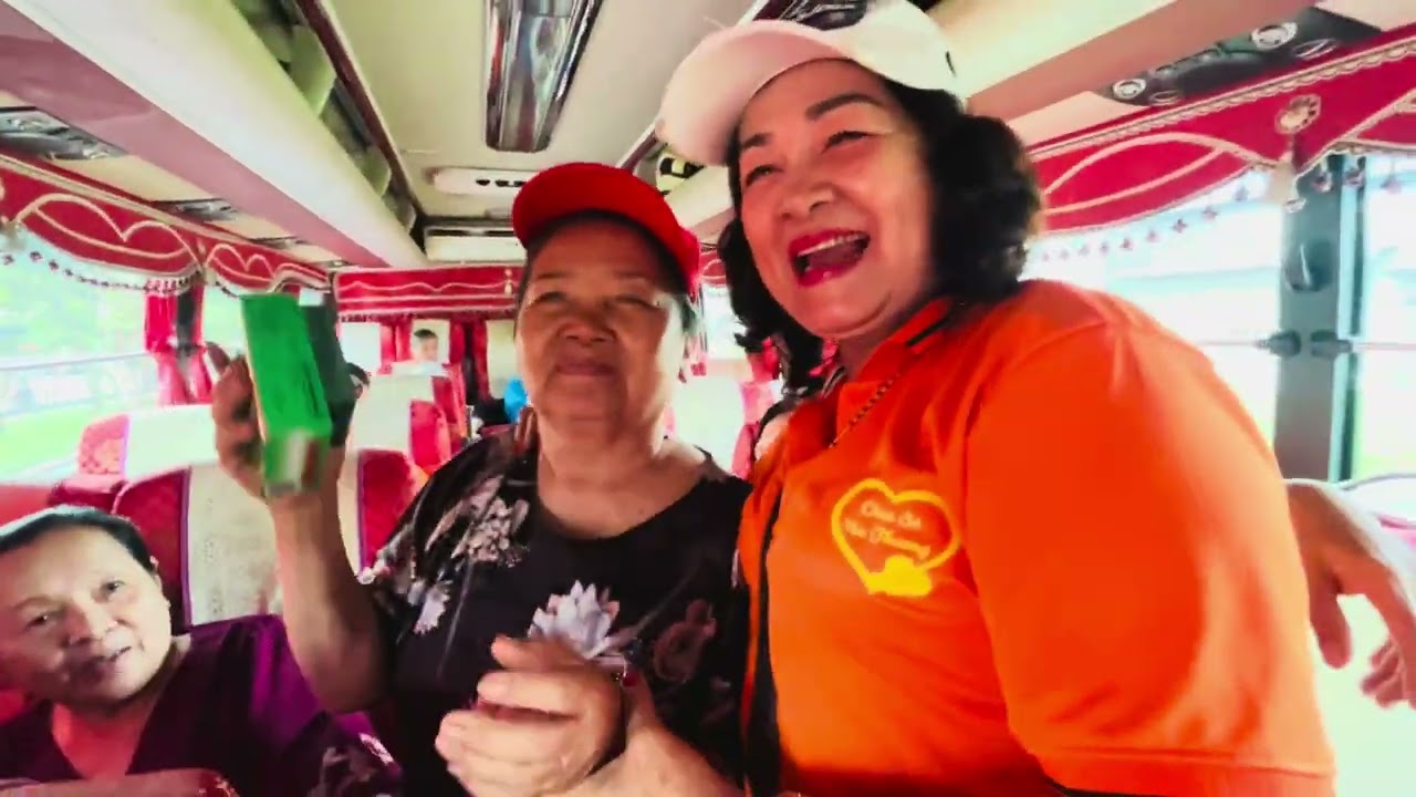 Nhóm sen trắng Đat thép tặng  quà