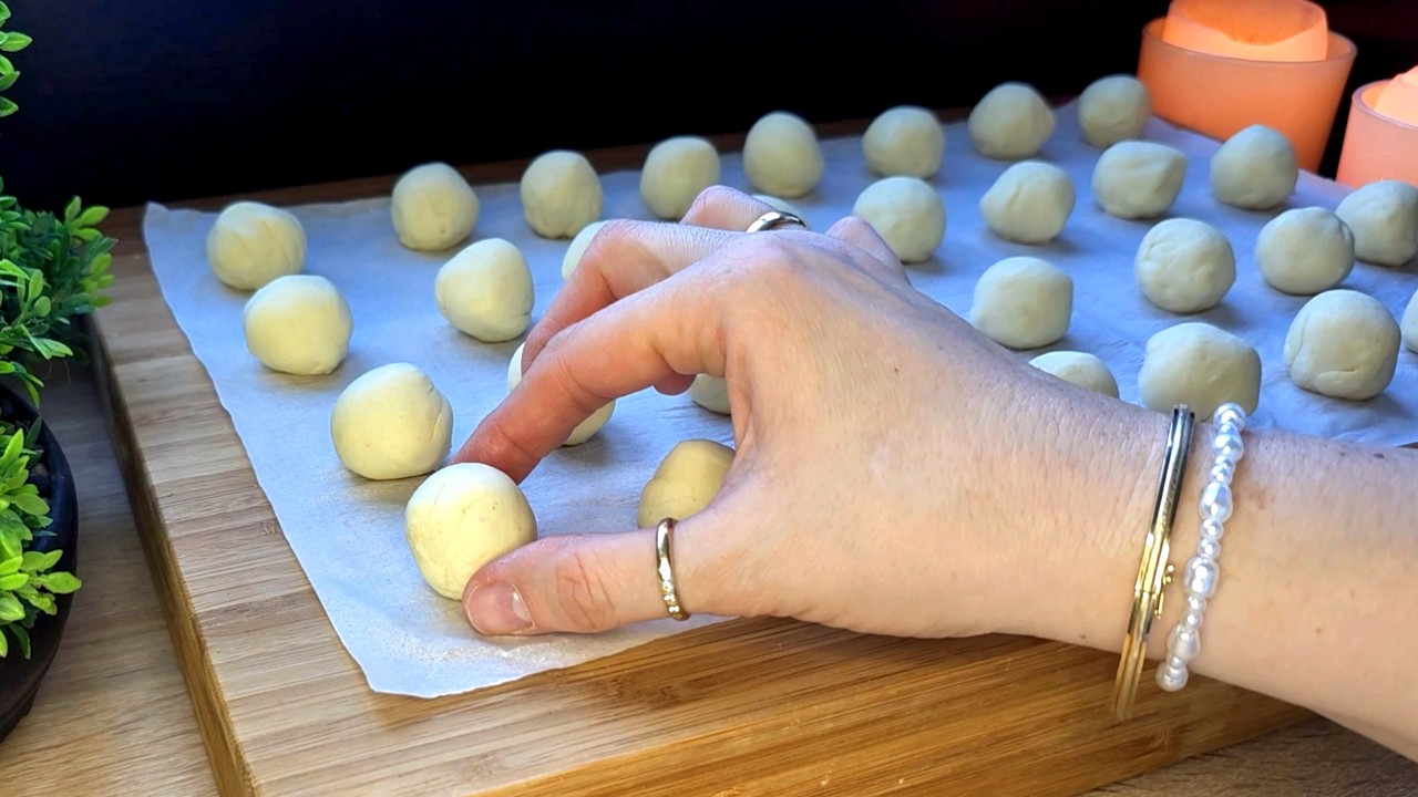 Идея рецепта для фуршета - молниеносные слоеные валентинки-снеки