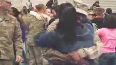 ▶ Soldiers from 2D Cavalry Regiment, 1st Squadron return home