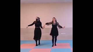 رقص  و شادی هماهنگ دو دختر خوشگل ایرانی