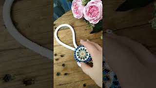 bead crochet keychain pattern and step-by-step tutorial.