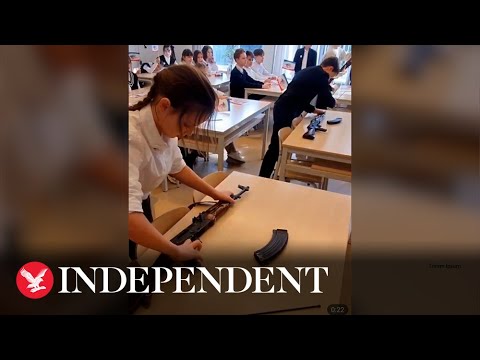 Hammomda otirgan xususiy olomon Birinchi shaxsdan etuk xotinlar bilan xususiy rus porno