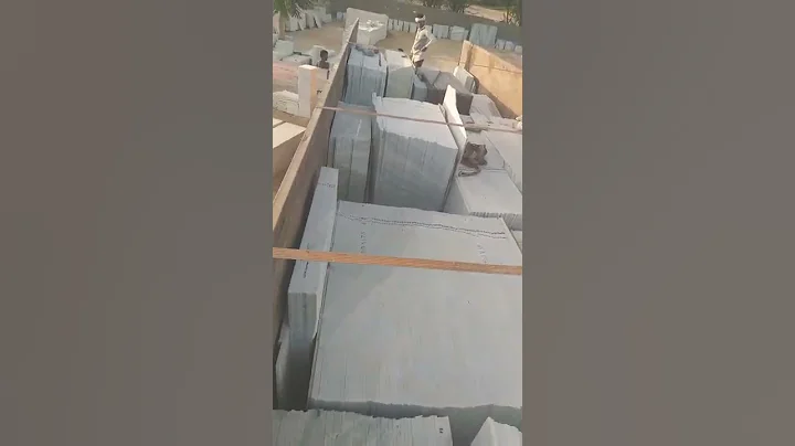 Watch the video about Makrana chek dungri marble slabs loading west Bengal super quality slabs ( Sa chouhan 9782838977 )