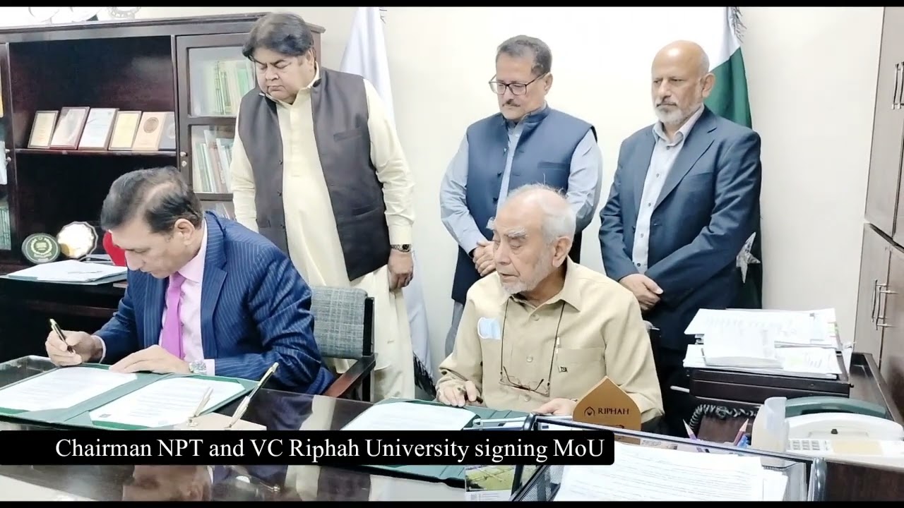 Munir Ahmed Khan Chairman NPT and Prof  Dr Anis Ahmad VC Riphah University signing MoU