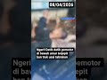 rekaman amatir memperlihatkan dua remaja terjepit di bawah ban depan truk#viral #beritaterkini #fyp