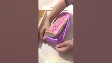 The moment when the glitter soap is unmolded. 🫧