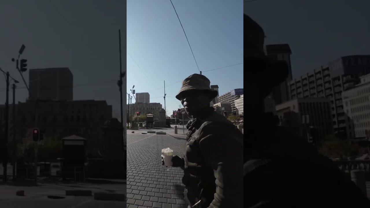 Walking in Pretoria, Church square | Crazy man