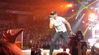 LUKE BRYAN--COUNTRY GIRL (SHAKE IT FOR ME) -- LOUISVILLE, KY