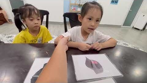 Tiếng Anh Giao Tiếp Phan Thiết: Ivy and Vani practice talking about Clothes