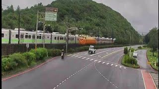 8773次往樹林ENU900型EMU904試運轉列車交會7454次E+石斗通過福隆遊客中心