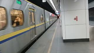 2213次EMU800增備車 松山進站