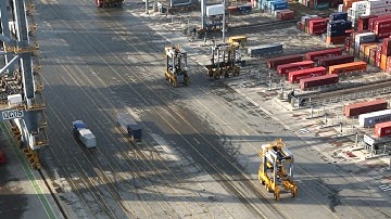 DP World London Gateway - Operations from Crane POV