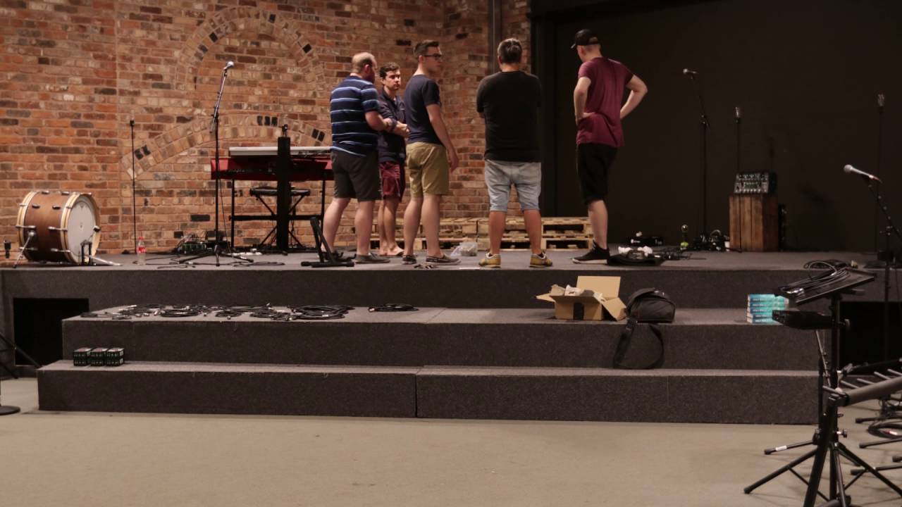 Building a drum riser out of pallets!