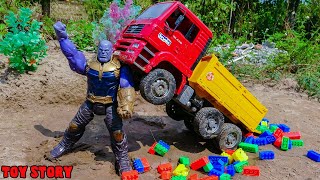Toy Story: Thanos giúp Xe Tải Thoát Khỏi Hố Bùn | Đồ Chơi Trẻ Em Tiếng Việt