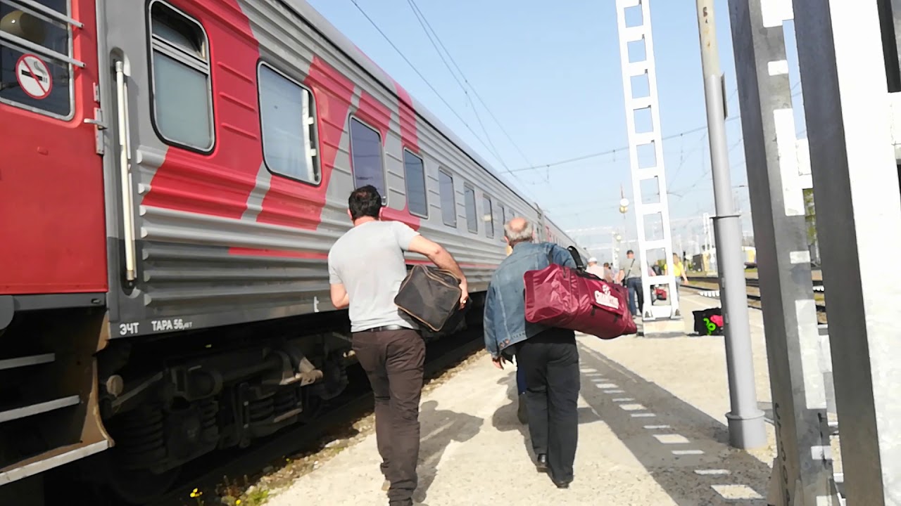 Поезд москва кисловодск номера поездов. Невинномысская станция ЖД. Поезд 057. Поезд Невинномысск. Поезд Иркутск Кисловодск.