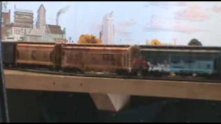 CSX Q173 meets a Pair of SD40's