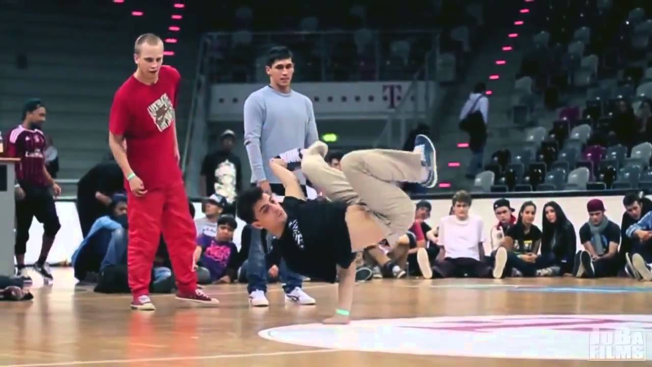 Уличные танцы Брейк ДАНС Смотри как танцевать брейк данс - YouTube