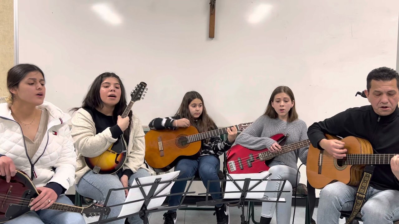 (Comunión) “No Podemos Caminar” Estudiantina Luz Divina