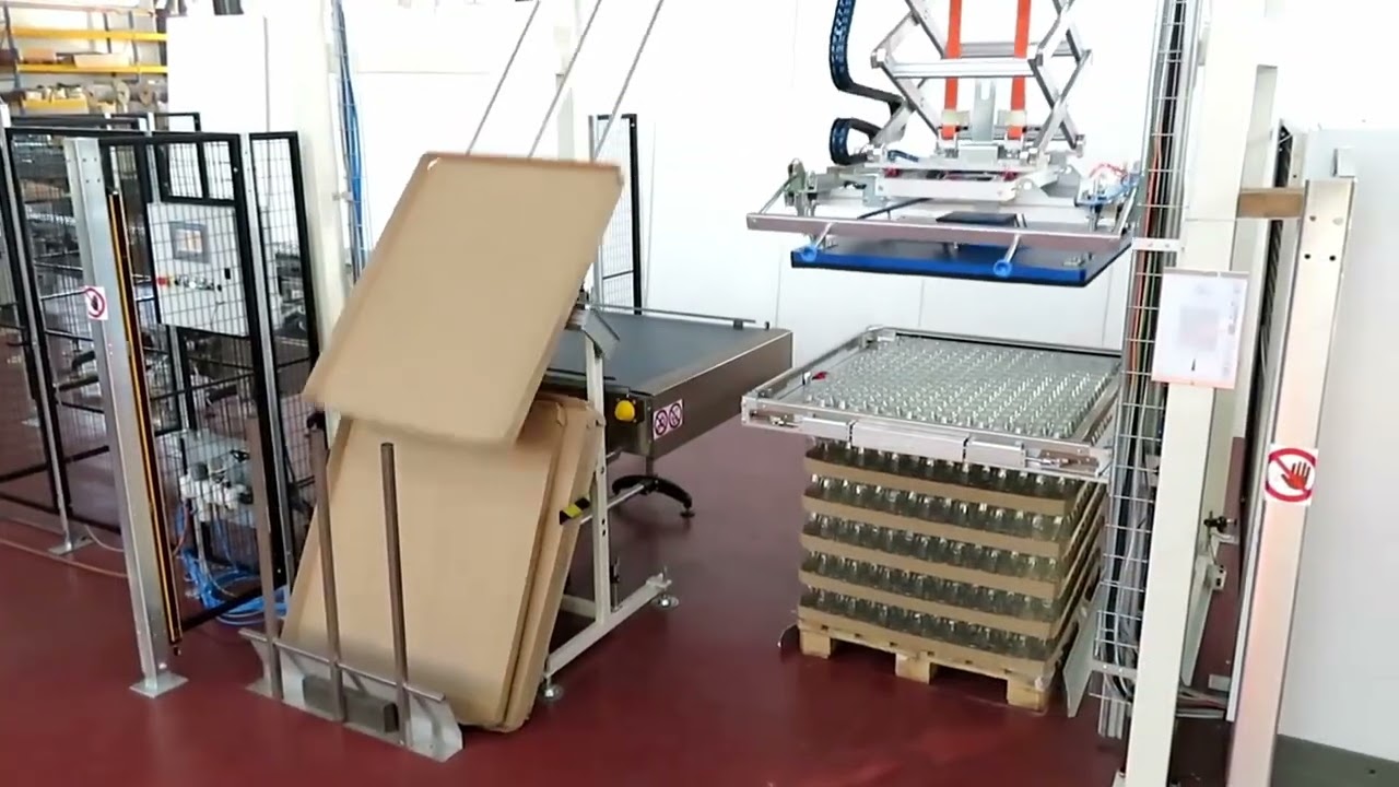 Robotic depalletizer for open top glass jars and bottles, powered by Vuototecnica Octopus