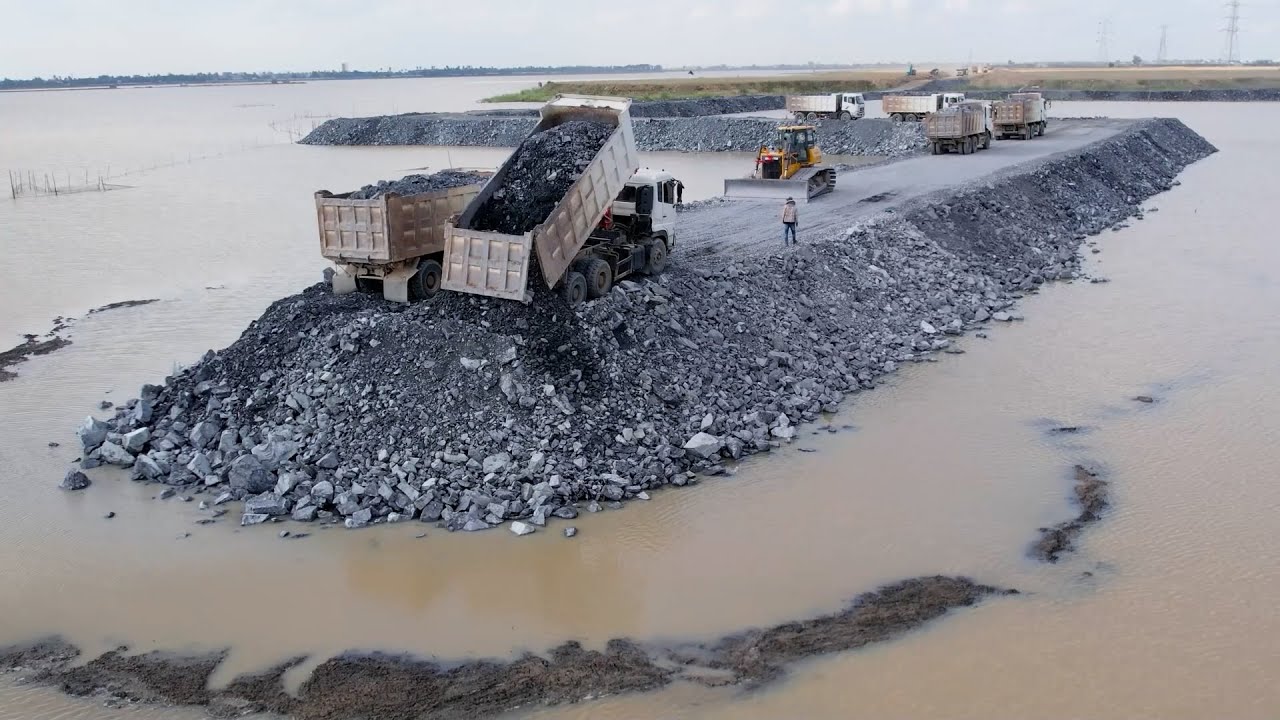 Best landfill boundary demarcation bulldozer push rock dump truck move rock for road construction