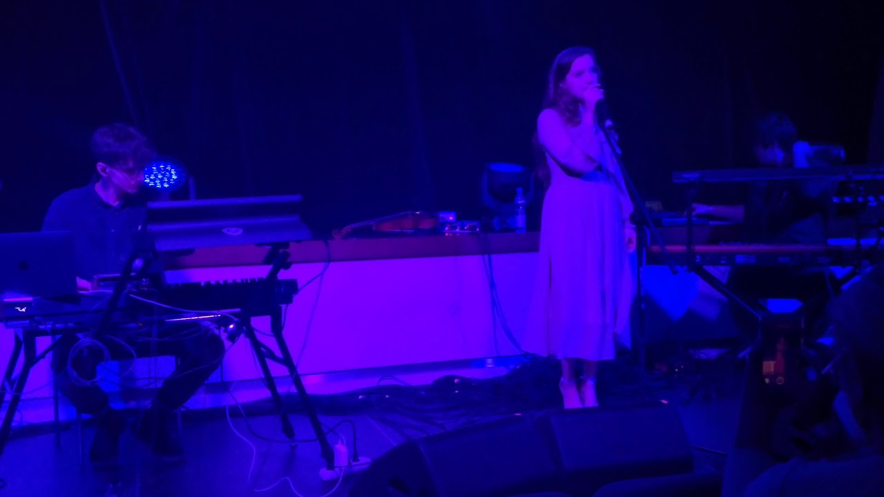 Sanah - Koronki live @ Audio Video Show 2019