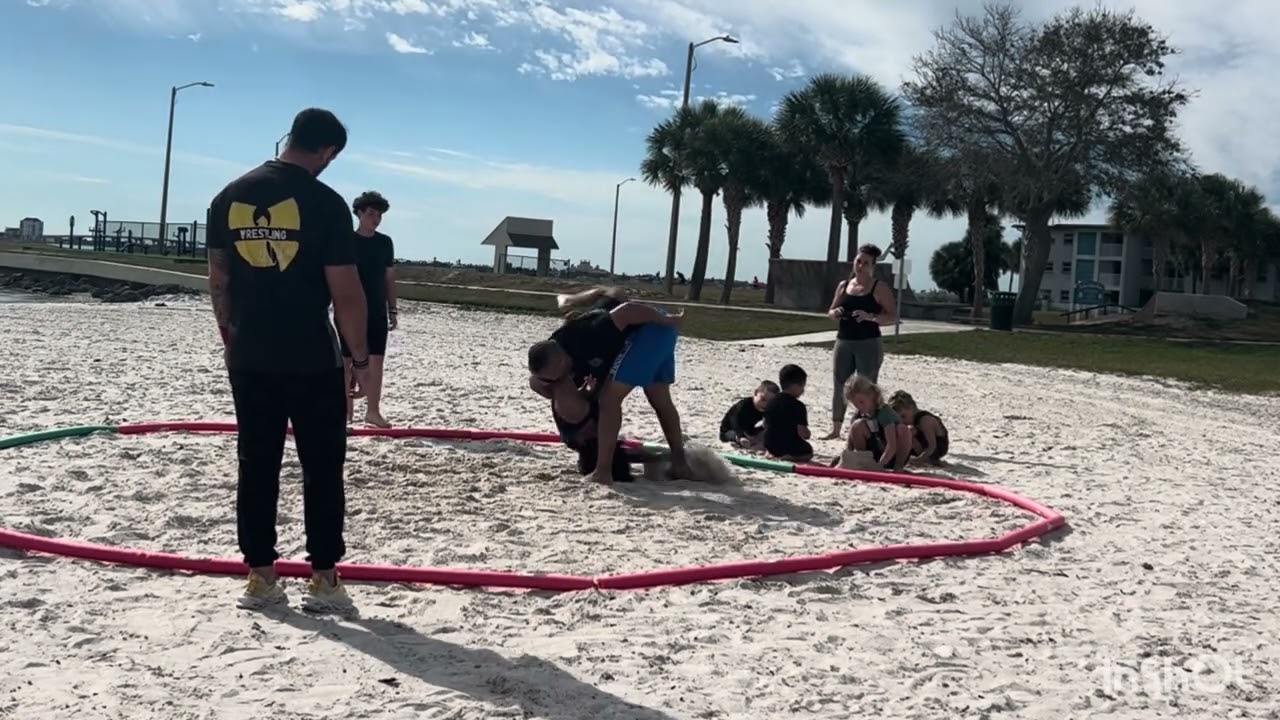 Beach Wrestling 🤼🤼‍♀️🤼‍♀️ 