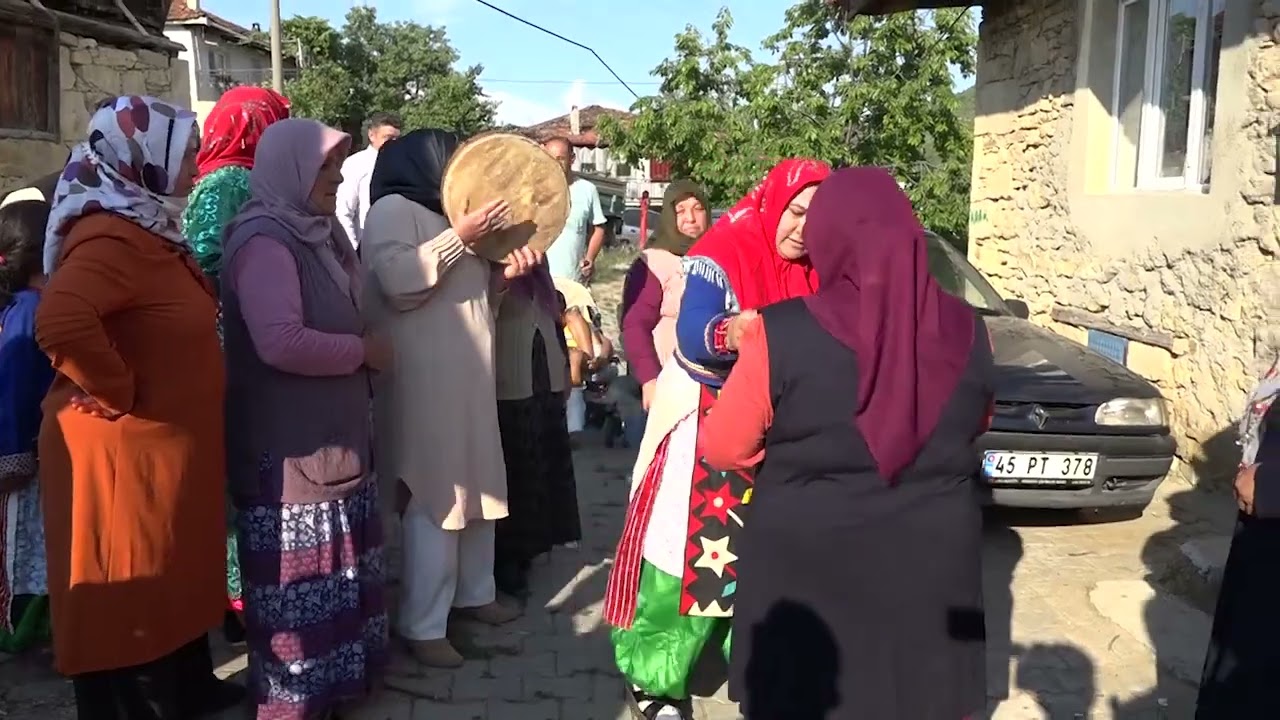 Kız evine kına yakma töreni Kütahya yöresi