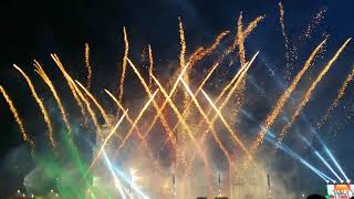 ¡Viva México! fuegos artificiales en el Zócalo de la CDMX