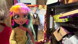 Unboxing VIP Makeover Quinn doll