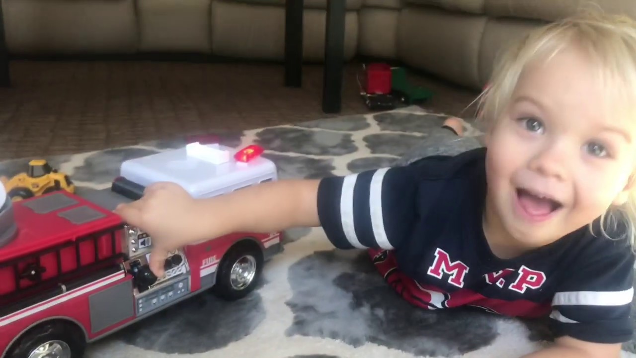 Дядя играет в машины